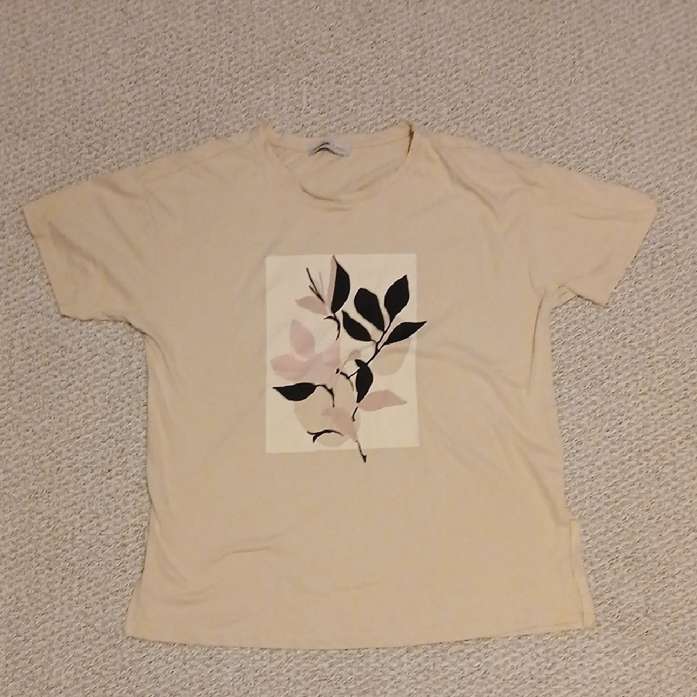 Beige Graphic Tee with Leaf Design L